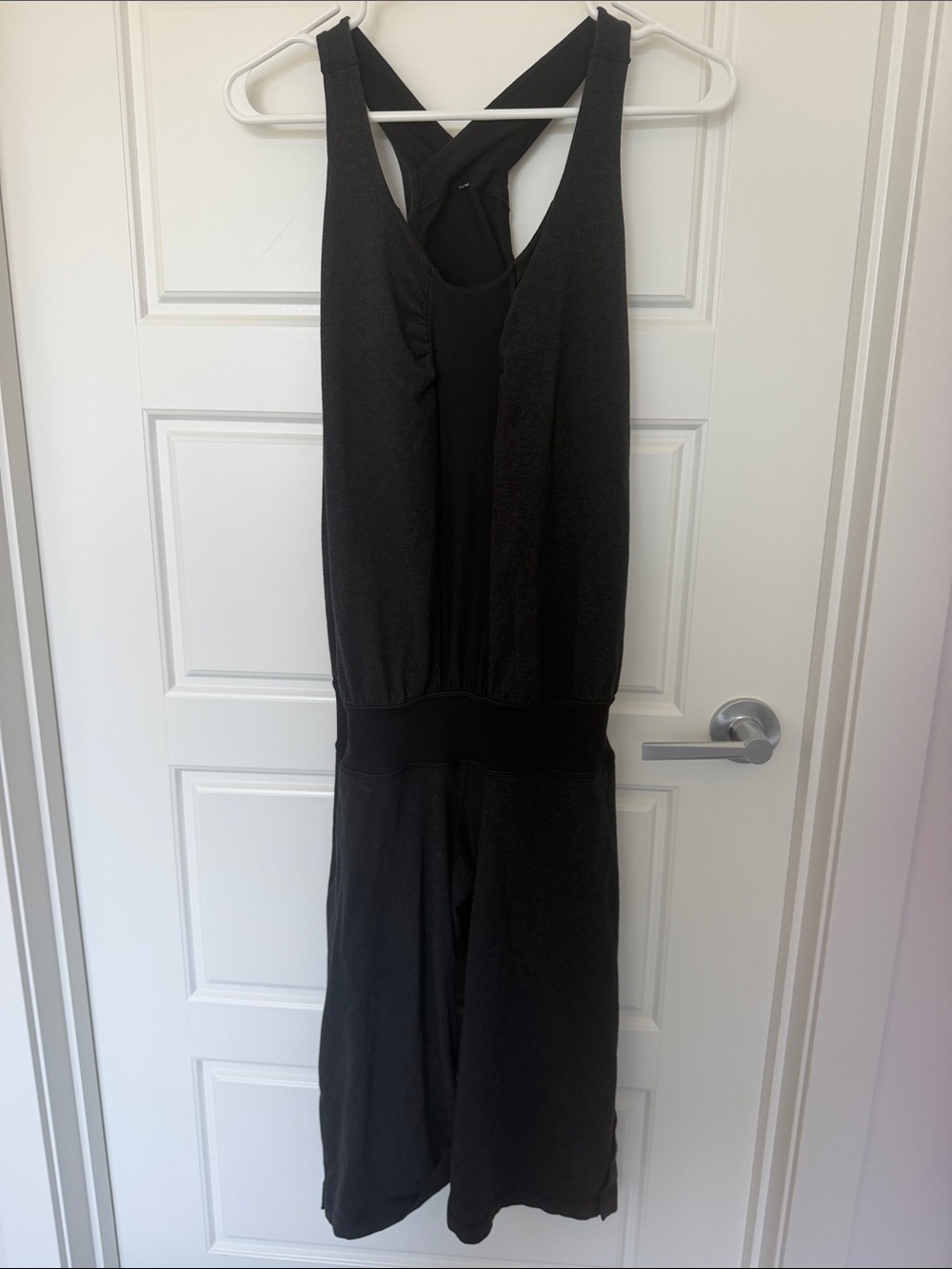 Black Sleevelesst Crisscross Back lululemon Jumpsuit size 8